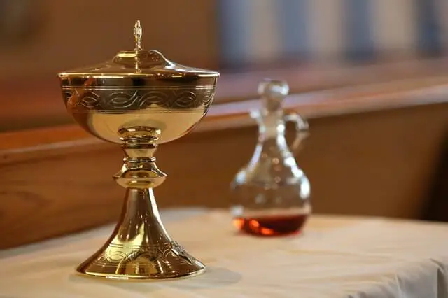 Differences Between Sacraments and Sacramentals