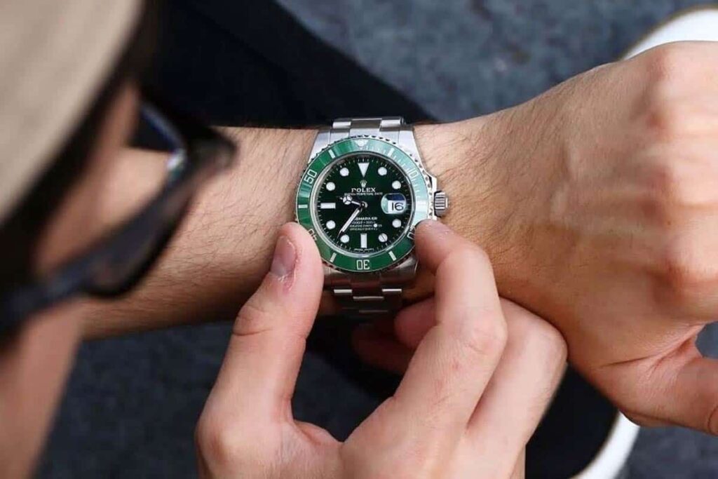 how much does it cost to make a rolex