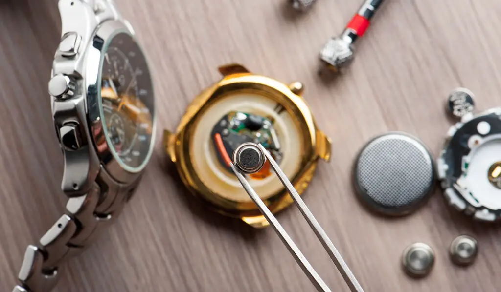 how much does it cost to replace a watch battery
